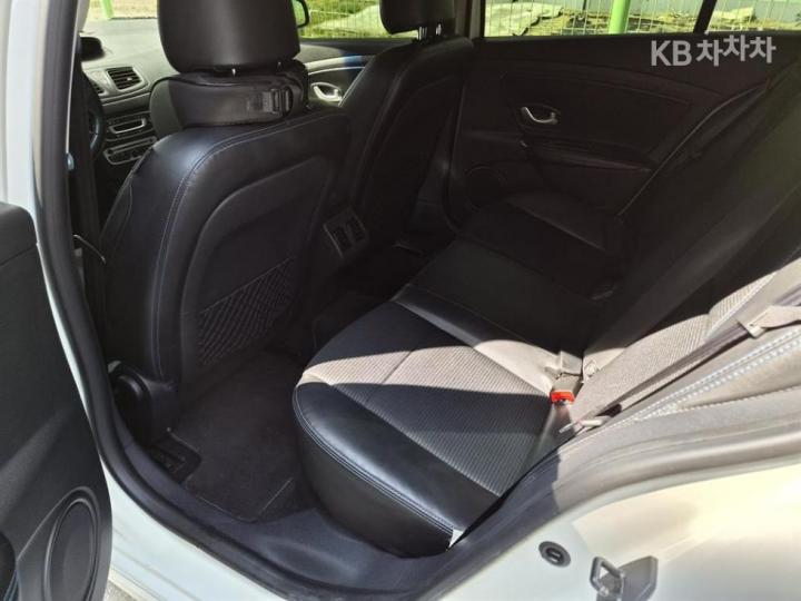 Renault SM3 New SE Black Base Type 6