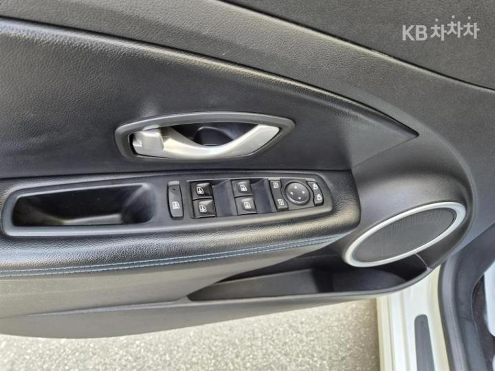 Renault SM3 New SE Black Base Type 8