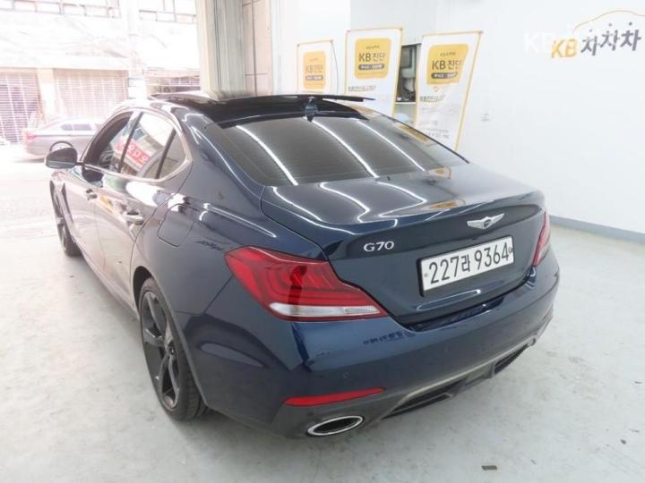 Genesis G70 2.0T Sport Package 5
