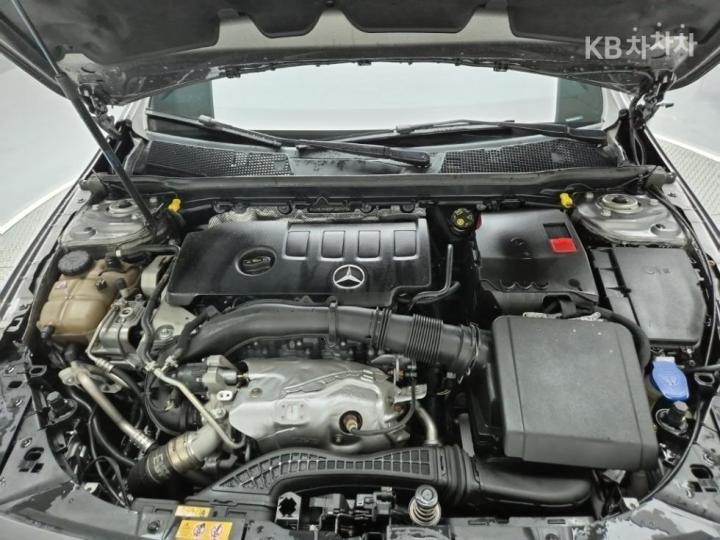 Mercedes-Benz CLA-Class CLA250 4Matic C117 6