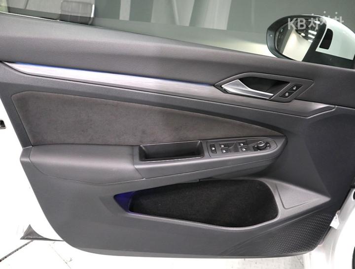 Volkswagen Golf The 8 MK8 2.0 TDI Prestige 9