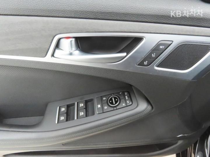 Hyundai Genesis DH G330 Premium AWD 10