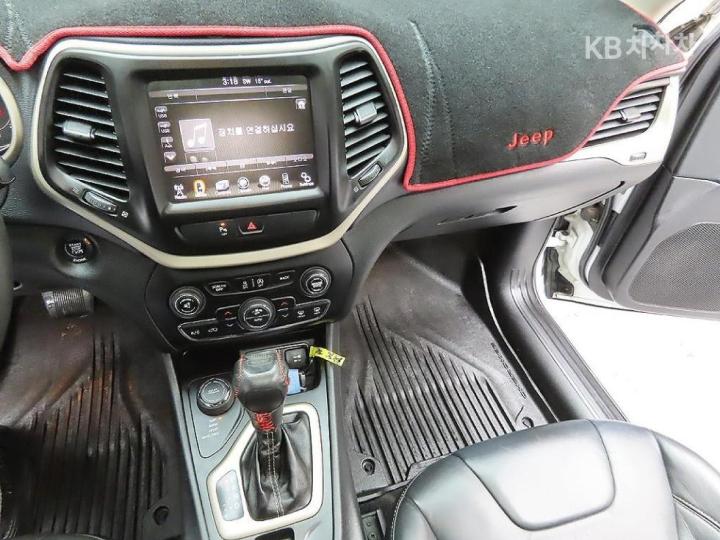 Jeep Cherokee 2.0 Diesel Longitude AWD 8