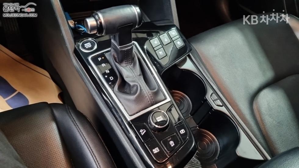 2022 - kia sportage