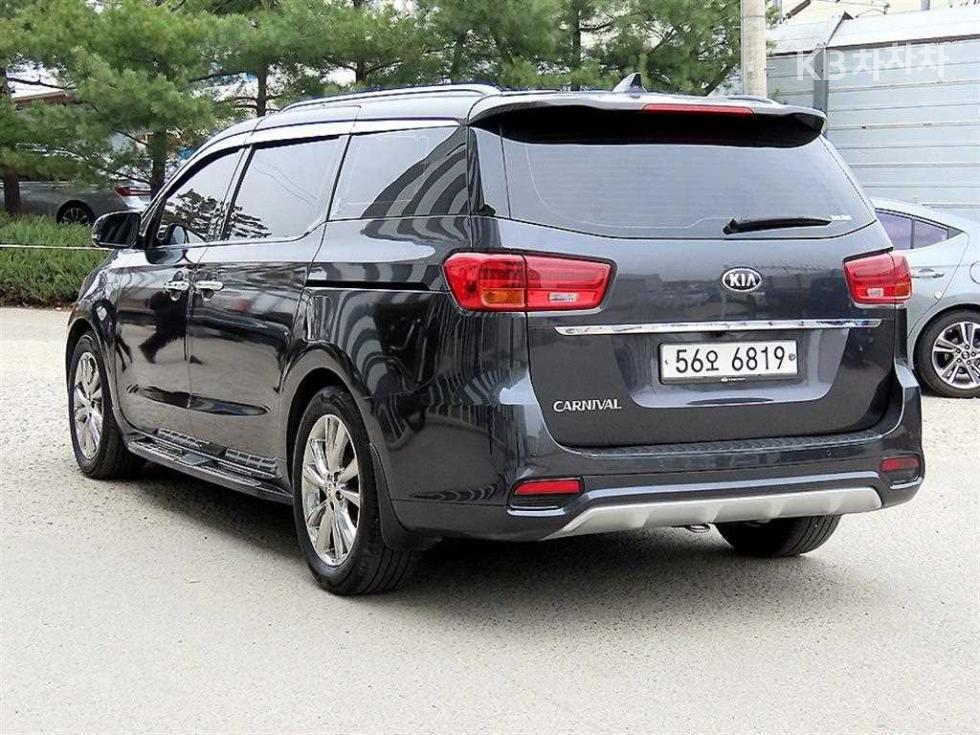 2019 - kia carnival