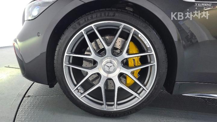 Mercedes-Benz AMG GT 4door 43 4MATIC+ Dynamic 9