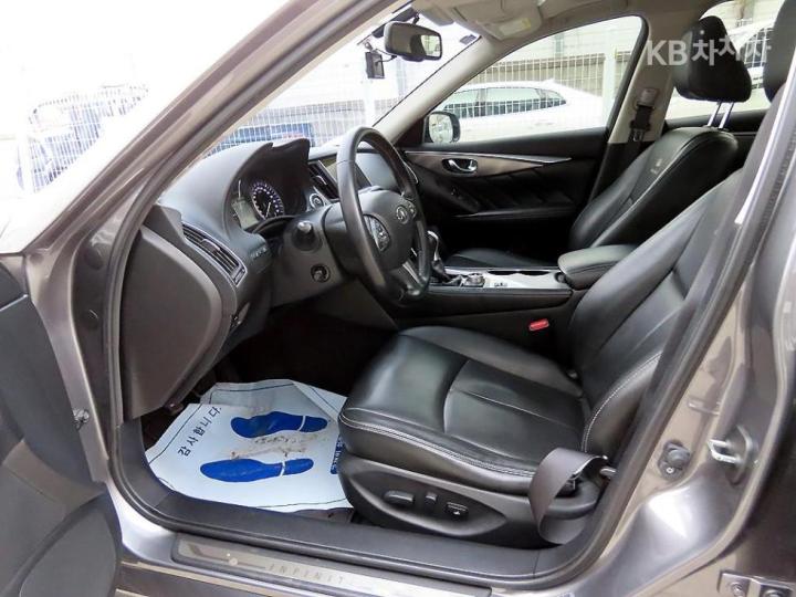 Infiniti Q50 2.2d Premium 6