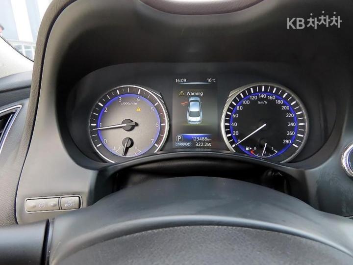 Infiniti Q50 2.2d Premium 10