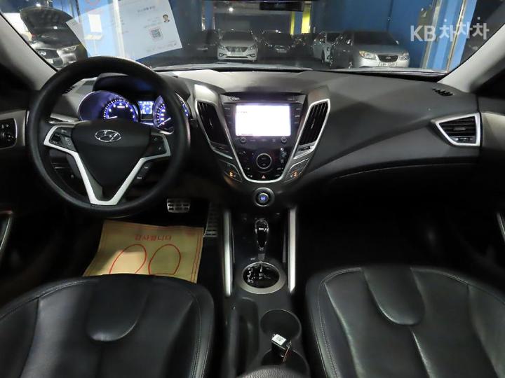 Hyundai Veloster Extreme 6