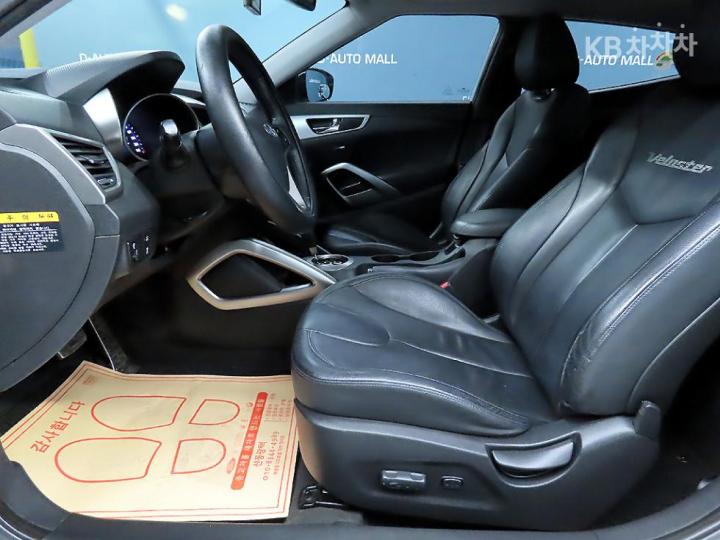 Hyundai Veloster Extreme 7