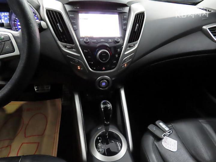 Hyundai Veloster Extreme 10