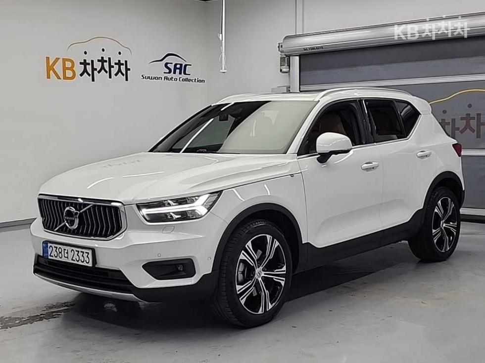 Volvo XC40 B4 AWD Inscription - фото 1