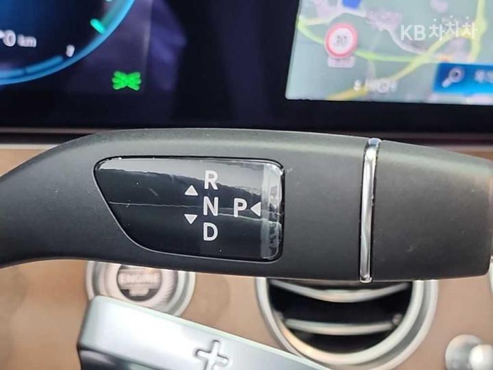 Mercedes-Benz E-Class W213 E300e 4MATIC Exclusive 9