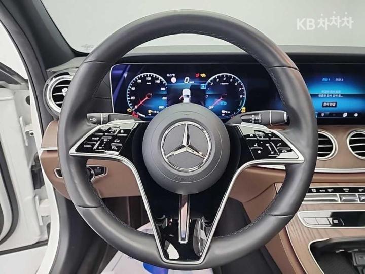 Mercedes-Benz E-Class W213 E300e 4MATIC Exclusive 10