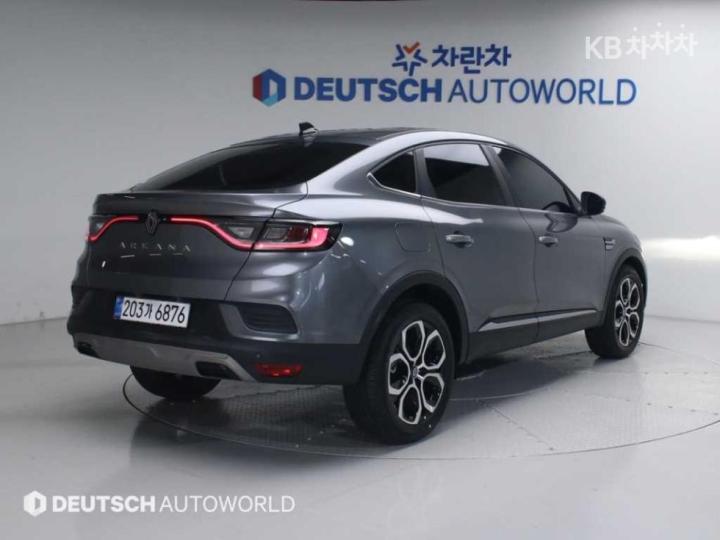Renault Arkana 1.6 GTe Iconic 4