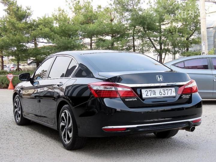 Honda Accord 2.4 Sedan 2008-2012 4