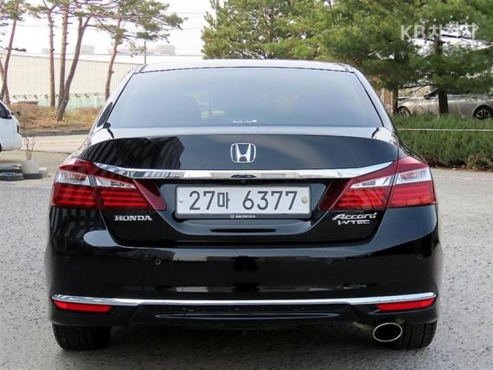 Honda Accord 2.4 Sedan 2008-2012 5