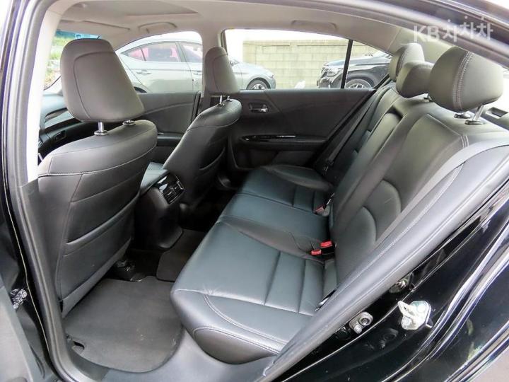 Honda Accord 2.4 Sedan 2008-2012 7