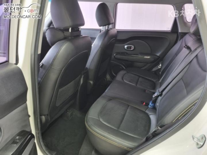 Kia Soul 1.6 GDi Prestige 8