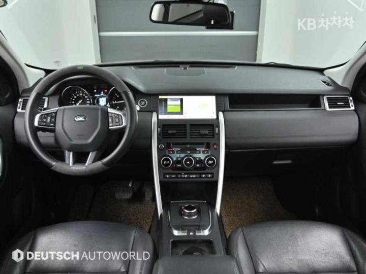 Land Rover Discovery Sport 2.0 TD4 SE 8