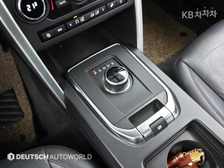 Land Rover Discovery Sport 2.0 TD4 SE 10