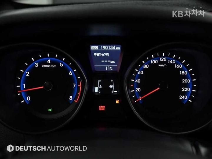 Hyundai i30 New 2.0 GDi Dspec A/ T 9