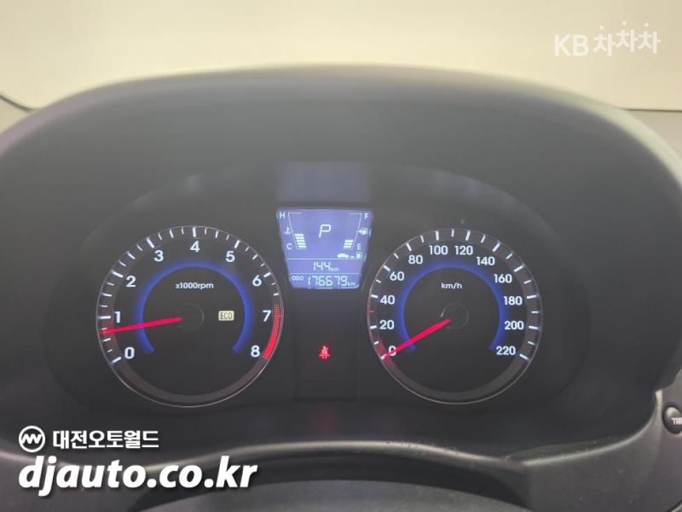 2012 - hyundai accent