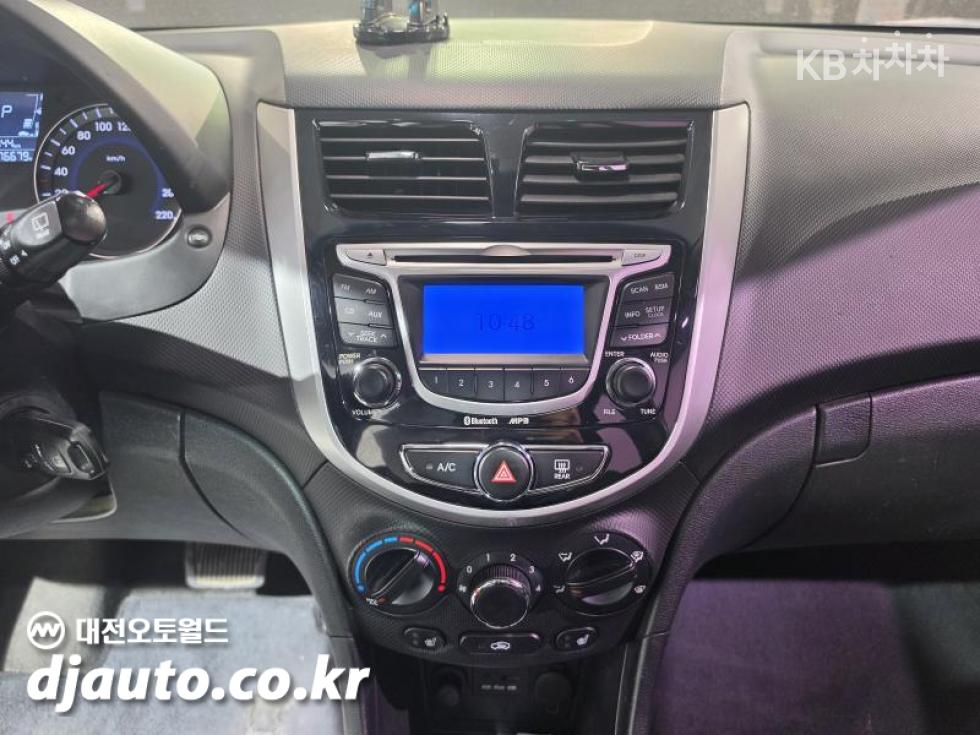 2012 - hyundai accent
