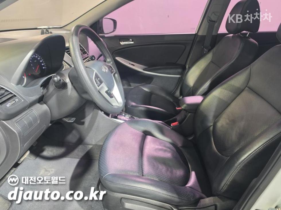 2012 - hyundai accent