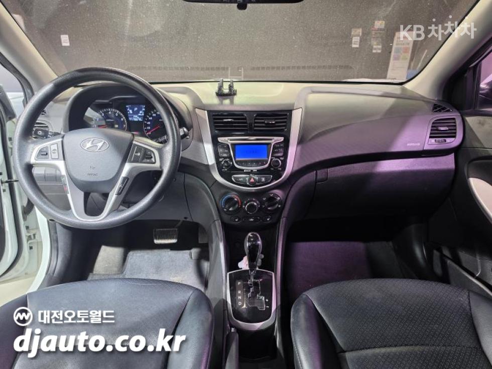 2012 - hyundai accent