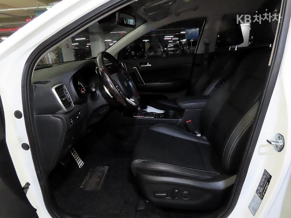 2021 - kia sportage