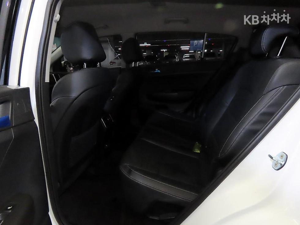2021 - kia sportage