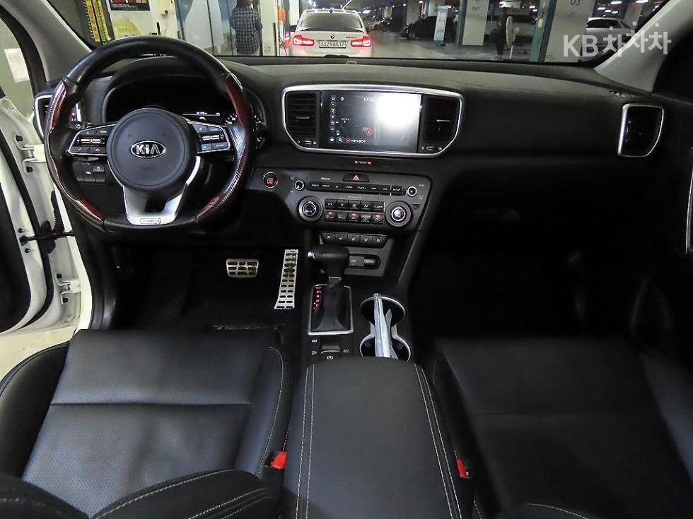 2021 - kia sportage