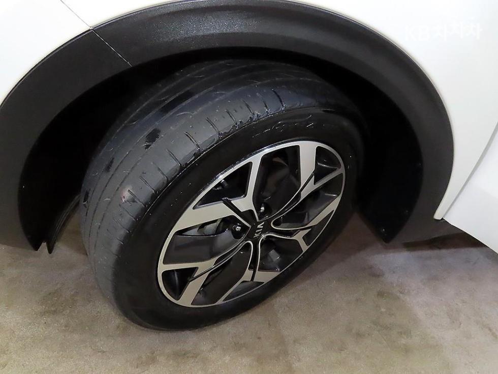 2021 - kia sportage