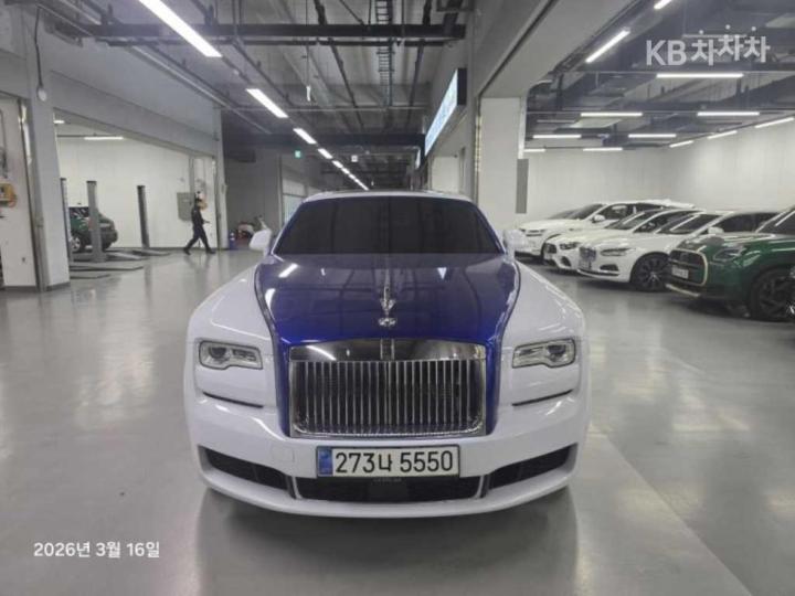 Rolls-Royce Ghost 6.6 V12 EWB — foto 1