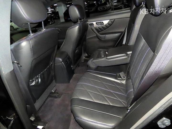 Infiniti QX QX70 S 3.7 AWD 8