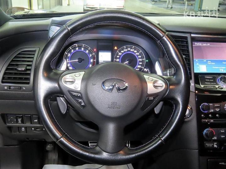 Infiniti QX QX70 S 3.7 AWD 9