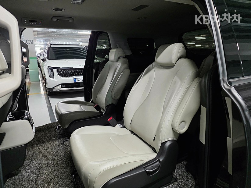 2021 - kia carnival