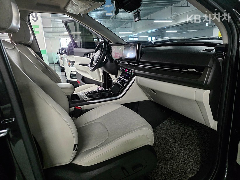 2021 - kia carnival