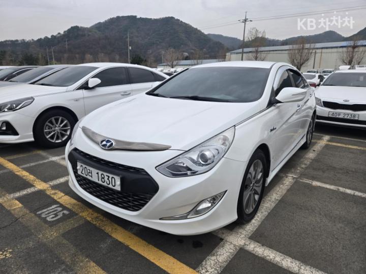 Hyundai Sonata Hybrid 2.0 Premium 2