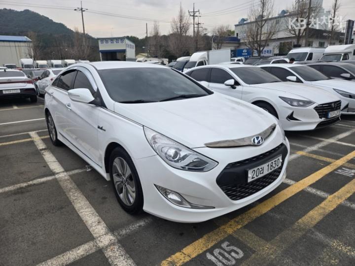 Hyundai Sonata Hybrid 2.0 Premium 4