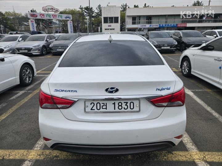 Hyundai Sonata Hybrid 2.0 Premium 6