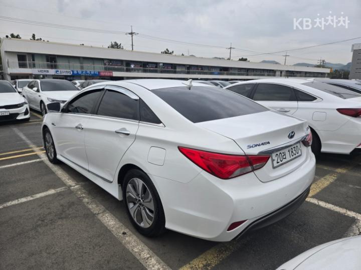 Hyundai Sonata Hybrid 2.0 Premium 7