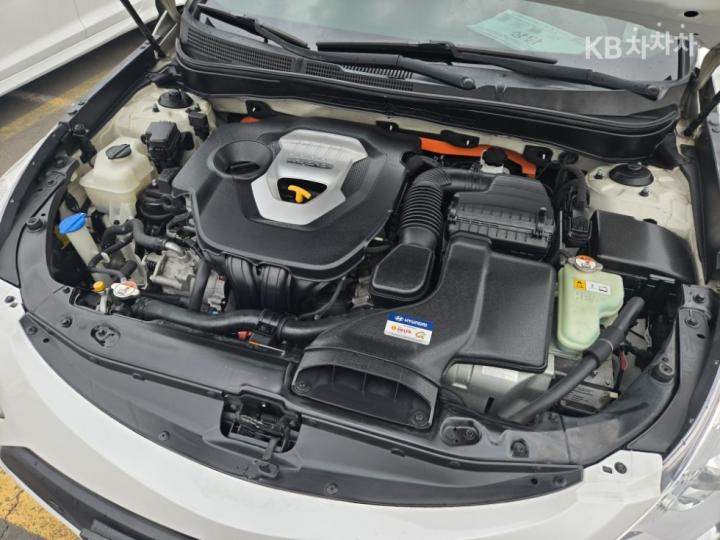Hyundai Sonata Hybrid 2.0 Premium 8