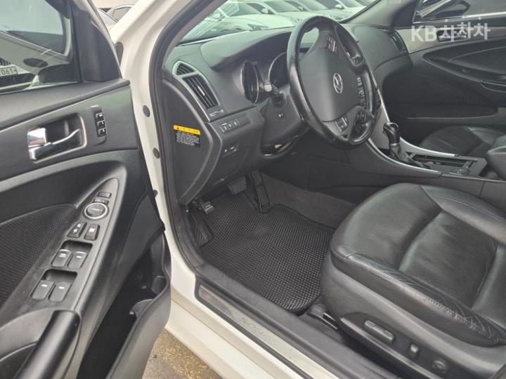 Hyundai Sonata Hybrid 2.0 Premium 9