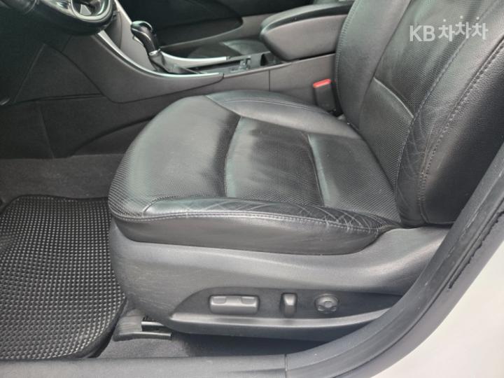 Hyundai Sonata Hybrid 2.0 Premium 10