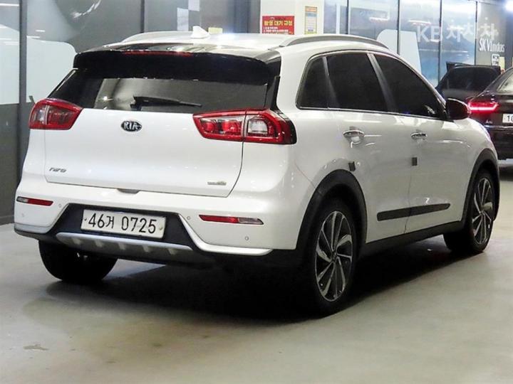 Kia Niro 1.6 Prestige 5