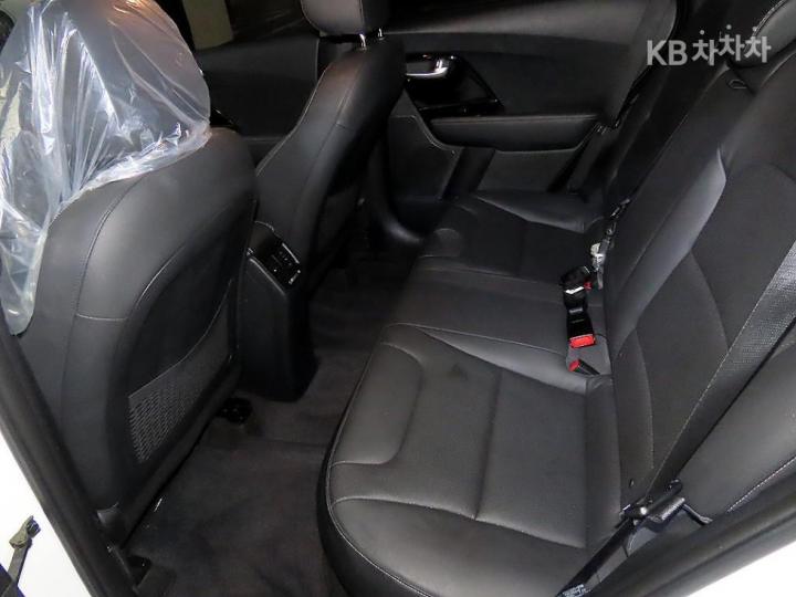 Kia Niro 1.6 Prestige 8