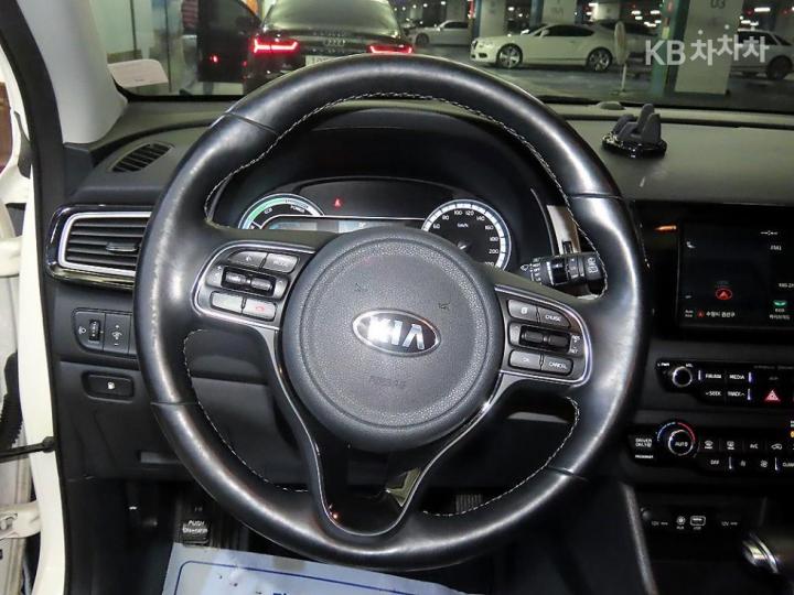 Kia Niro 1.6 Prestige 9