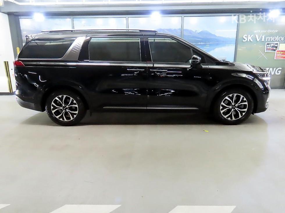 2023 Kia 4 photo